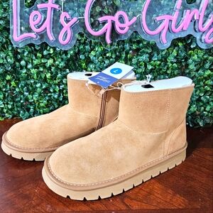 Universal Tan Suede Ankle Boots